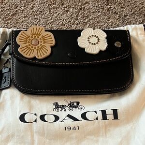 Coach Clutch